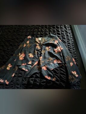 Romantic Floral Crop Top in Blue & Pink Size Medium